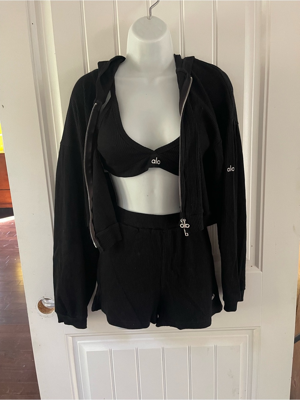 ALO 3 PCS SET GOOD$$ Yoga Black Ribbed Lounge Shorts with Logo NWT SIZE L